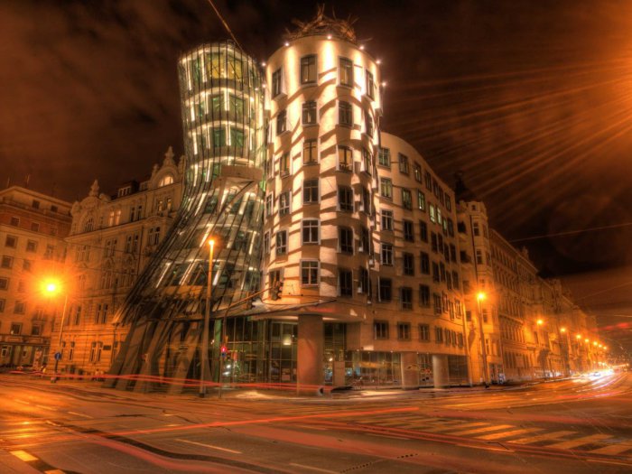 Дом, отображающий двух танцоров. Дом, отображающий двух танцоров.