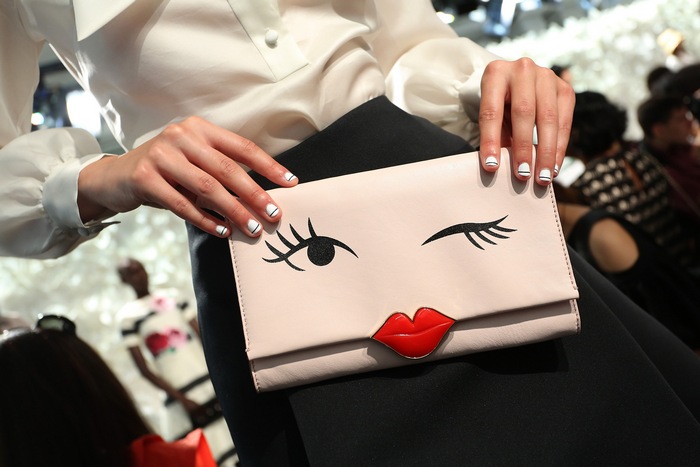 Забавный клатч от Kate Spade. Забавный клатч от Kate Spade.