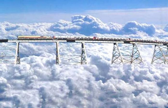   :   Tren a las Nubes.