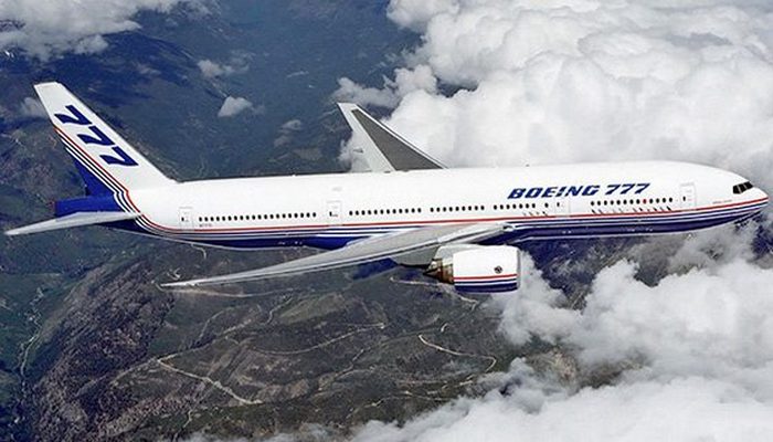 Пассажирский самолет Boeing 777.