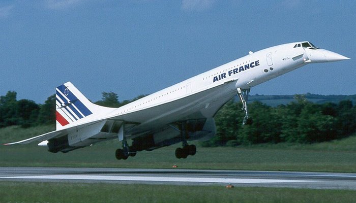 Пассажирский самолет Concorde.