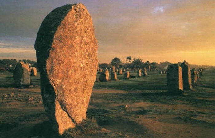 Карнакские камни в Франции.