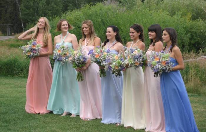 Быть подружкой невесты - хорошая примета.