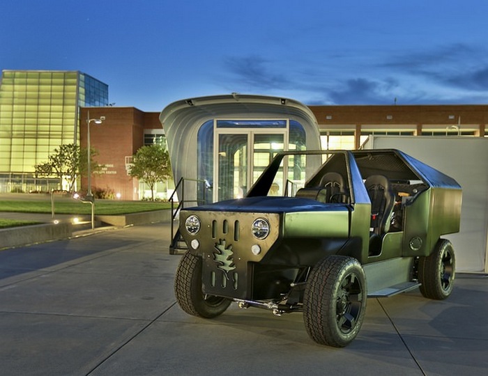 Электроавтомобиль и электродом.