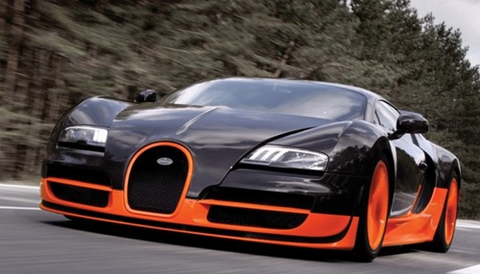  Bugatti Veyron.