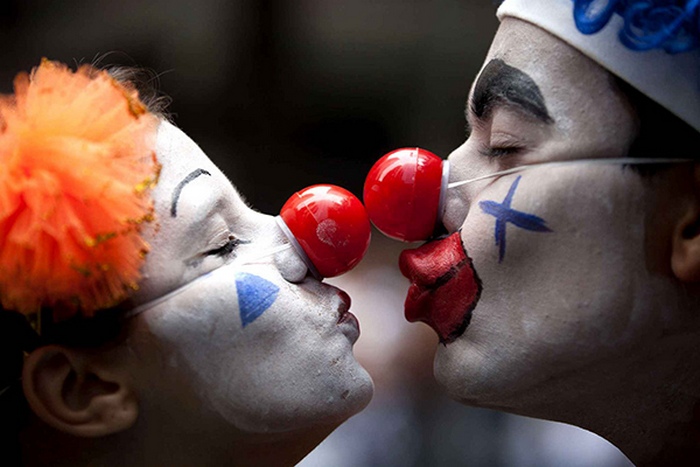 Сайт для клоунов, которые хотят найти свою любовь.