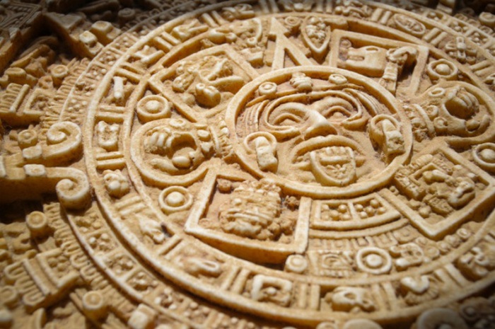 Ацтекский календарь.