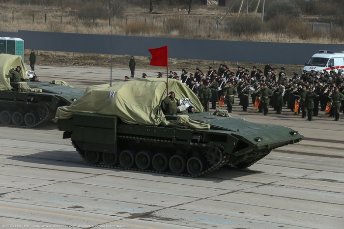 Боевая машина пехоты на гусеничном платформы "Армата". Боевая машина пехоты на гусеничном платформы "Армата".