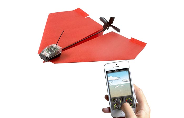 Бумажный беспилотник, управляемый со смартфона. Бумажный беспилотник, управляемый со смартфона.