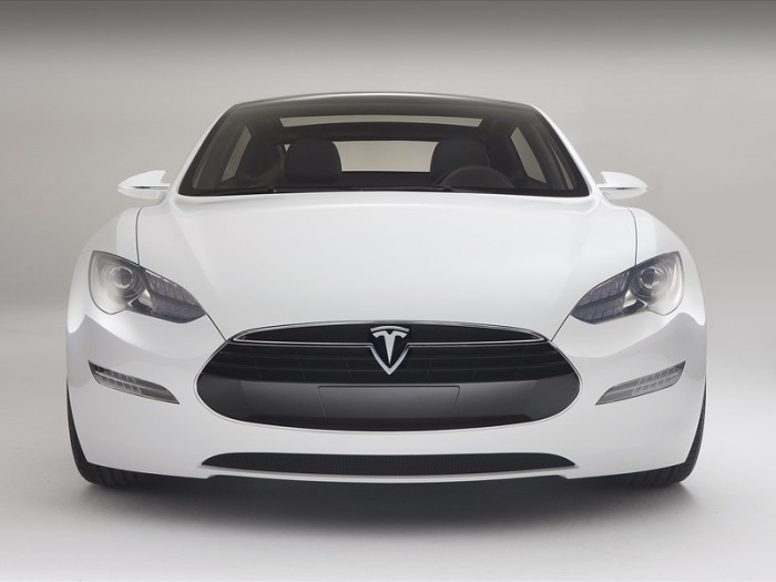 Tesla Model S собственной персоной.