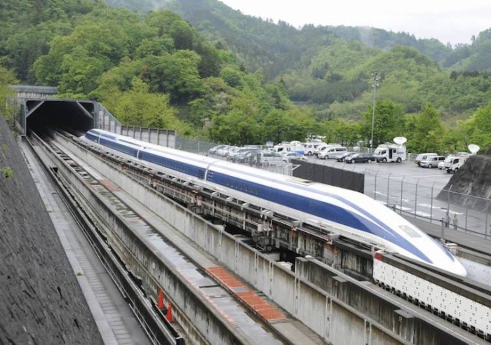 Самый быстрый поезд Shinkansen на планете.