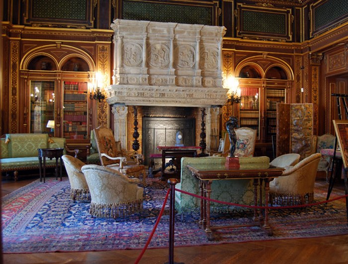 Кресла с призраками замка Белкорт. Кресла с призраками замка Белкорт.