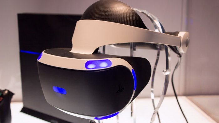 Шлем виртуальной реальности от Sony.