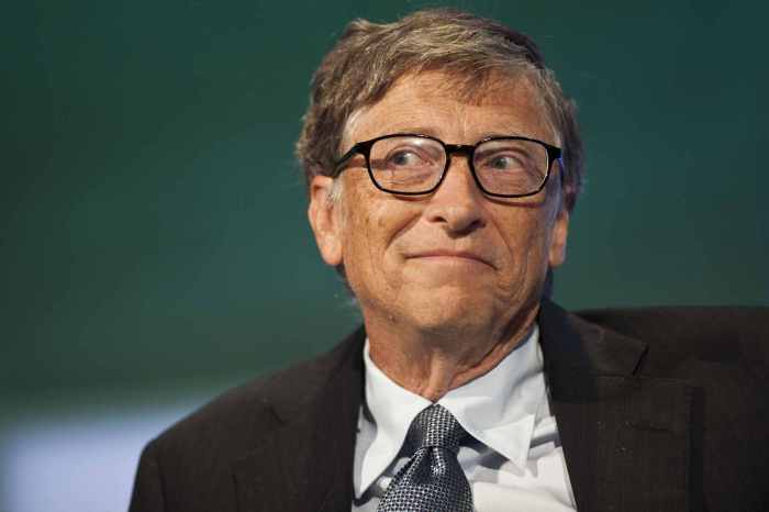 Билл Гейтс - человек с левой рукой в кармане