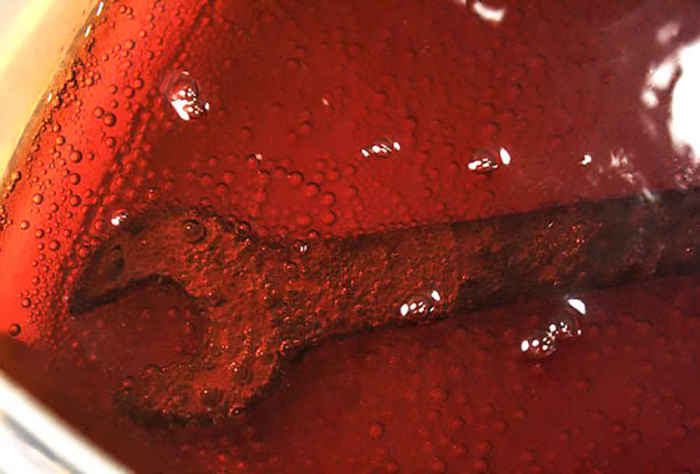 Coca-Cola убирает ржавчину с любых поверхностей. Coca-Cola убирает ржавчину с любых поверхностей.