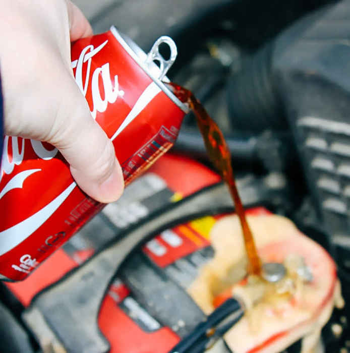 Coca-Cola - средство спасения аккумулятора.