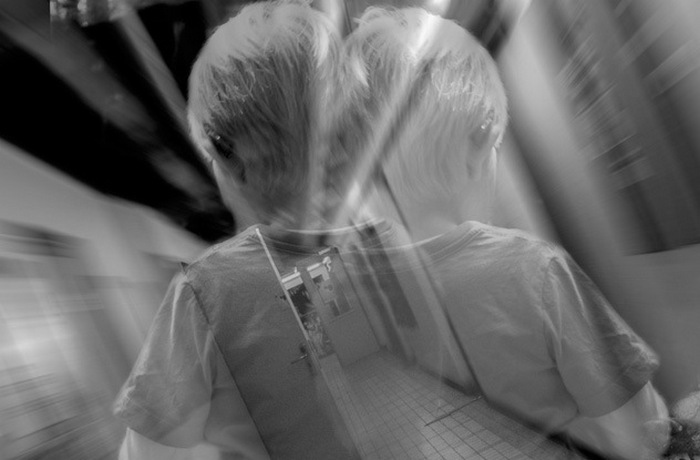 Недостаток кислорода в мозгу вызывает галлюцинации. Недостаток кислорода в мозгу вызывает галлюцинации.