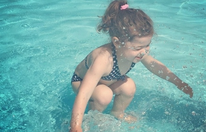 Фотозагадка: девочка под водой или нет? 