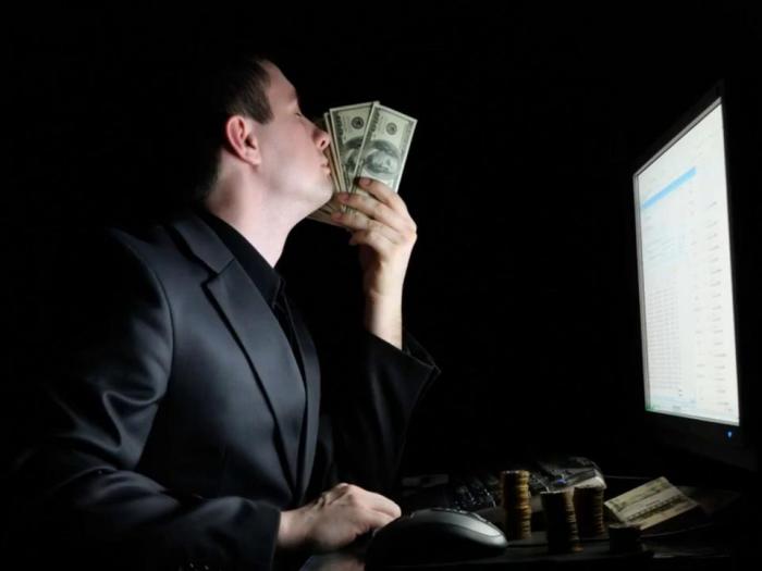 Людям платят деньги за глупость Людям платят деньги за глупость