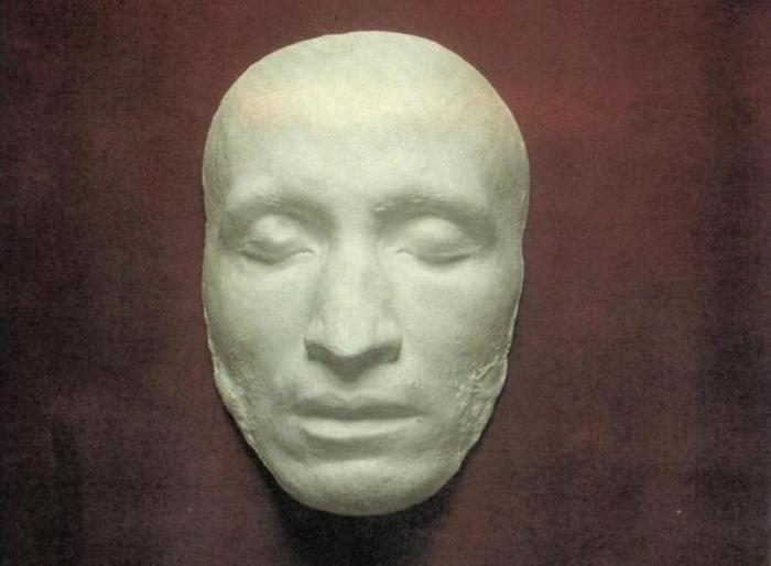 Посмертная маска Пушкина.