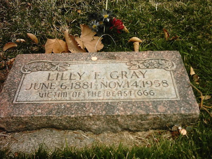 Могила Лилли Грэй на кладбище Солт Лэйк Сити.