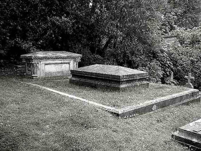 Мэри Шелли, похороненная с сердцем мужа.