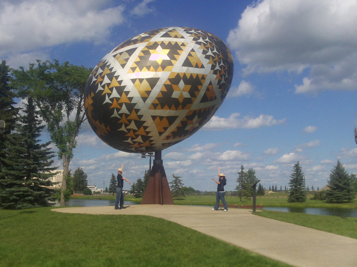Самая большая украинская писанка. Самая большая украинская писанка.