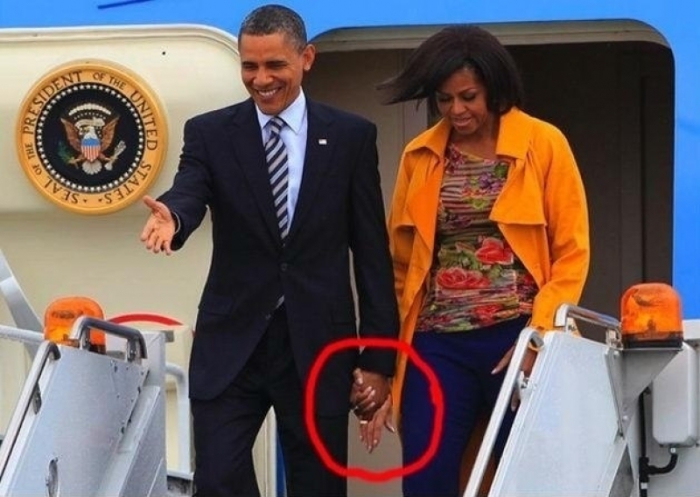 Обама с женой: кто третий?
