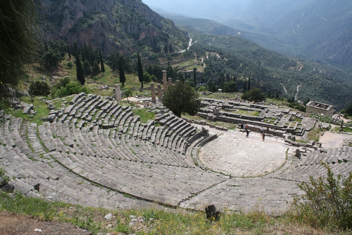 Театр в Дельфах (Греция).