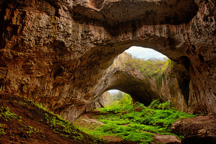 Пещера Деветашка в Болгарии.