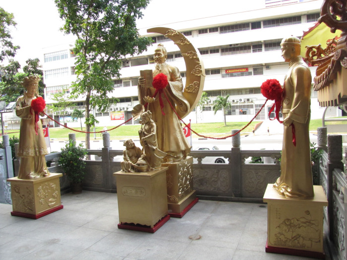 Юэ Лао с красной нитью любви.