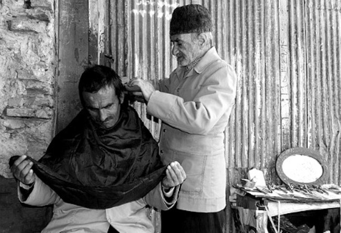 В иранской парикмахерской.