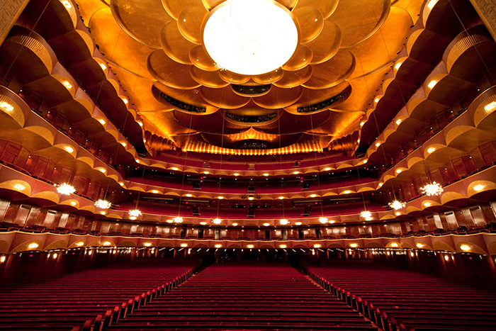 Музыкальный театр 'Метрополитен-Опера' в Нью-Йорке: интерьер зала