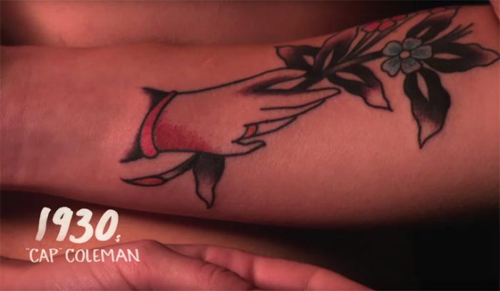 В тридцатые годы прошлого столетия татуировщик «Cap» Coleman («Кэп» Колман) делал на руках красочные рисунки в виде цветков.