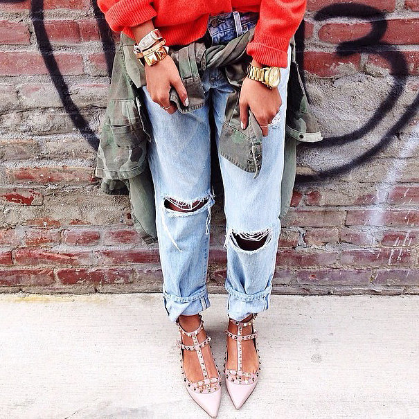 На рваных джинсах бойфренда отлично будут смотреться небрежные манжеты. На рваных джинсах бойфренда отлично будут смотреться небрежные манжеты.