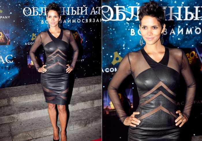 Прекрасная Холли Берри в кожаном платье с прозрачными вставками на премьере фильма Облачный атлас в Москве. Прекрасная Холли Берри в кожаном платье с прозрачными вставками на премьере фильма Облачный атлас в Москве.