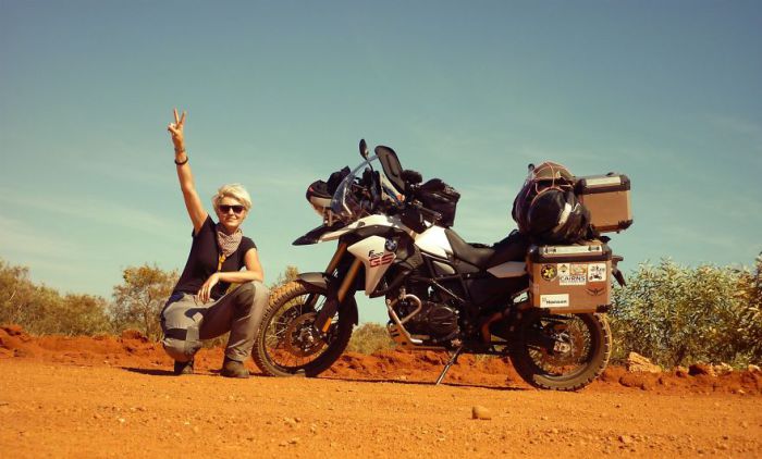 Мотоциклистка Кинга из Австралии. Мотоциклистка Кинга из Австралии.