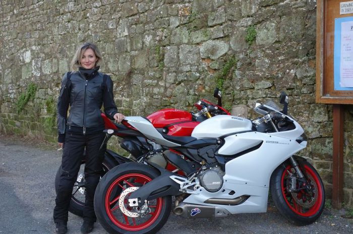 Настоящее счастье для англичанки Марии - это её мотоцикл. Настоящее счастье для англичанки Марии - это её мотоцикл.