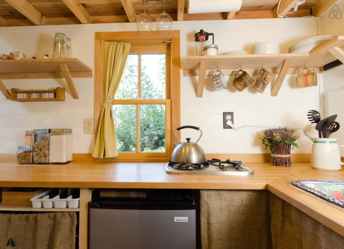 Как быстро и толково оптимизировать пространство на небольшой кухне.
