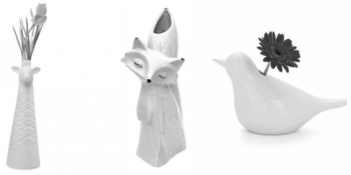 Белые вазочки в форме жирафа, лисицы и голубя.