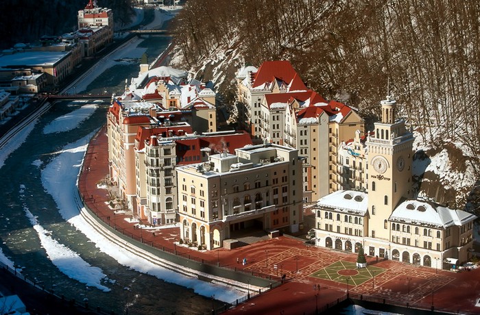 Поселок Роза-Хутор на Красной Поляне в Сочи Поселок Роза-Хутор на Красной Поляне в Сочи