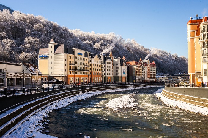 Поселок Роза-Хутор на Красной Поляне в Сочи Поселок Роза-Хутор на Красной Поляне в Сочи