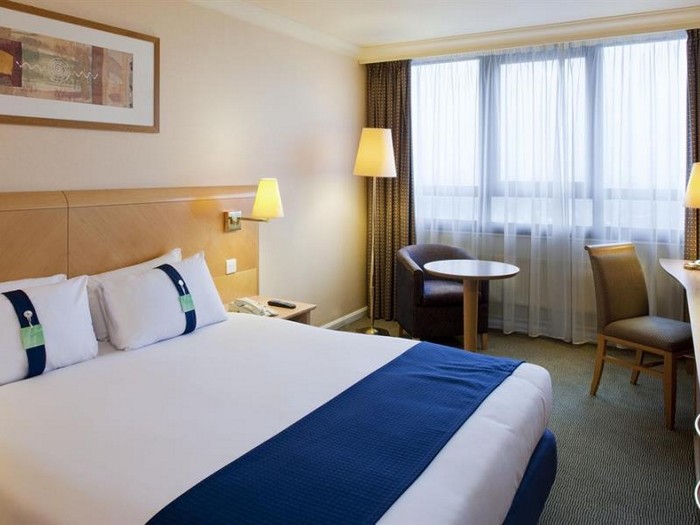 Гостиница Holiday Inn London-Kensington Forum в Лондоне Гостиница Holiday Inn London-Kensington Forum в Лондоне