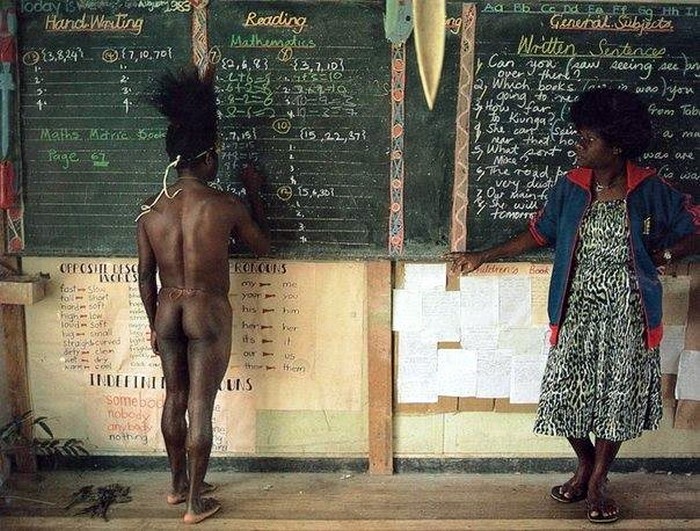 Необычный школьник в Папуа - Новая Гвинея