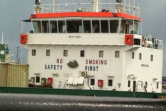 «Никакой безопасности», «Курите.