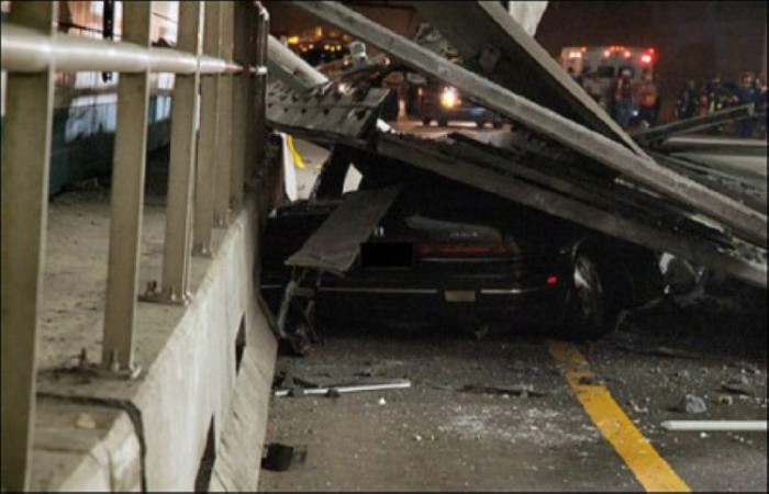 10 июля 2006 в тоннеле, по которому двигались автомобили, рухнул потолок весом около 25 тонн. Под обломками погибла женщина.