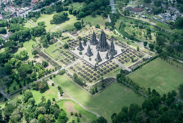 Взгляд сверху на храм Прамбанан, Индонезия. Неизвестный фотограф.