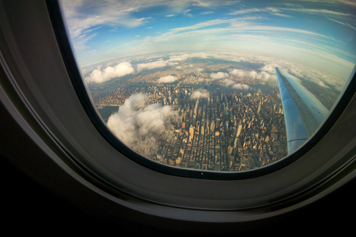 Вид Нью-Йорка из окна самолета. Фотограф: Линь Нгуен.
