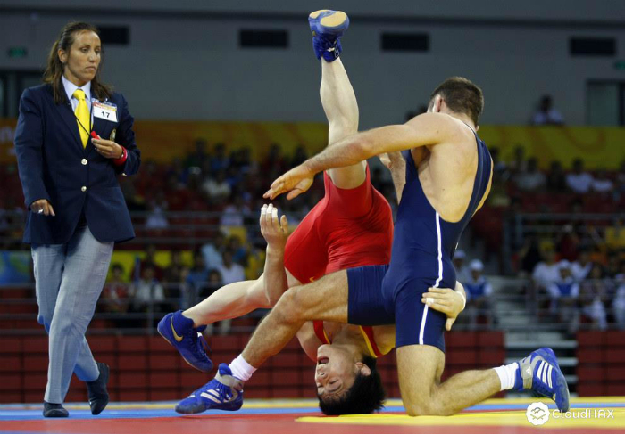 Борцы демонстрируют забавные приёмы. Борцы демонстрируют забавные приёмы.