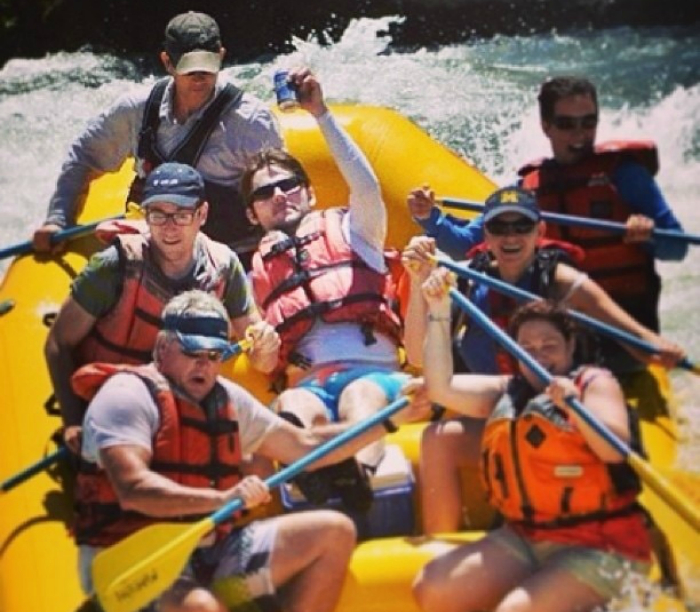 Спортсмен, отчаянно спасающий воду. Спортсмен, отчаянно спасающий воду.